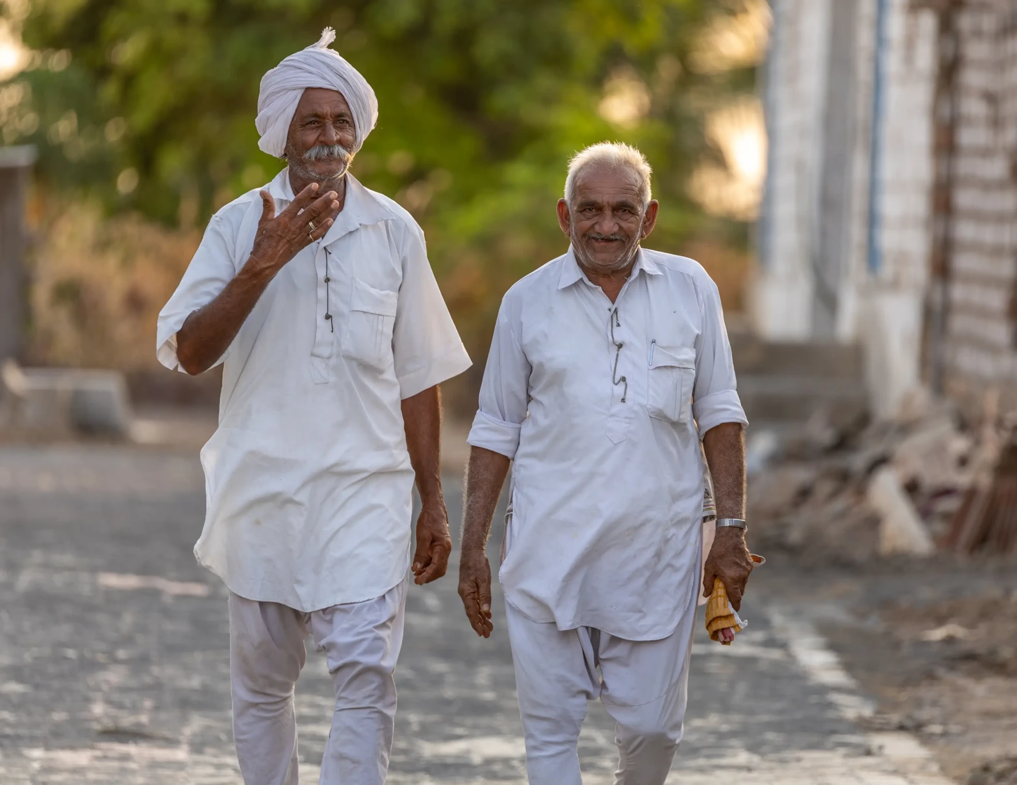 Expressive Life_s annual report design approach (Left) 1